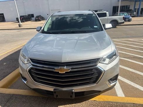 Used 2019 Chevrolet Traverse LT FWD image 2