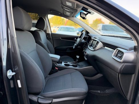 Used 2019 Kia Sorento AWD V6 w/ LX V6 Convenience Package image 22