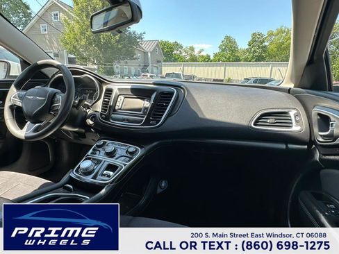 Used 2015 Chrysler 200 Limited image 19