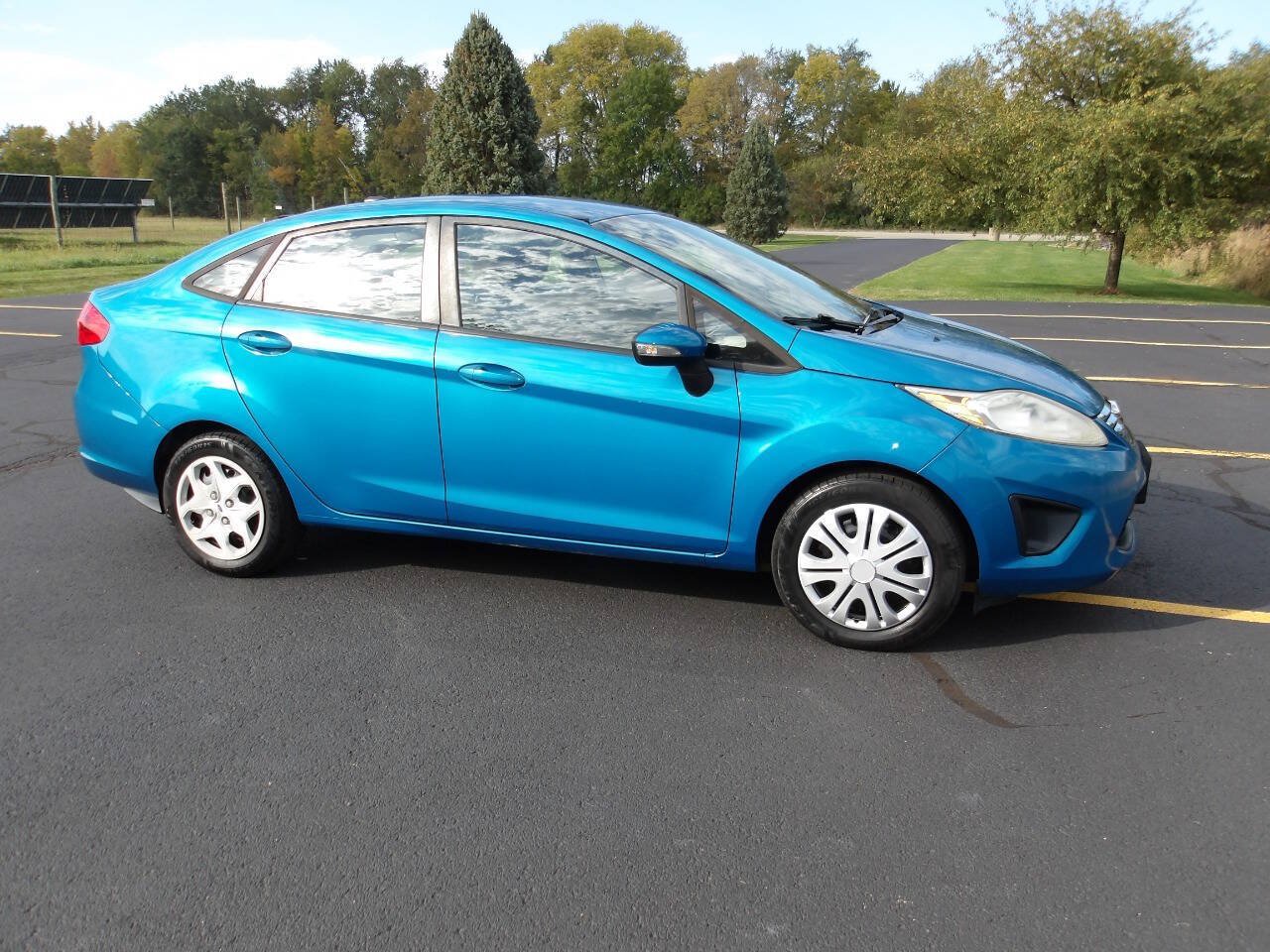 Used 2013 Ford Fiesta SE FWD image 8