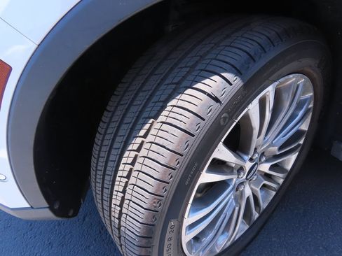 Used 2017 Lincoln MKX Reserve w/ Driver Assistance Package FWD image 14