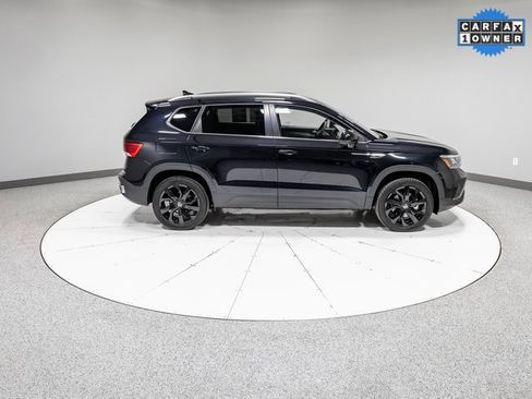 Used 2024 Volkswagen Taos SE w/ Black Wheel Package image 28