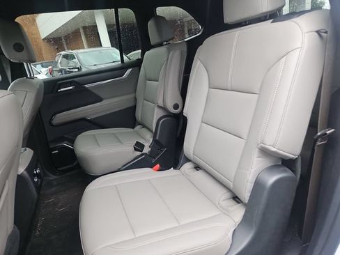 Used 2024 GMC Acadia Elevation w/ Luxury Package AWD/4WD image 11