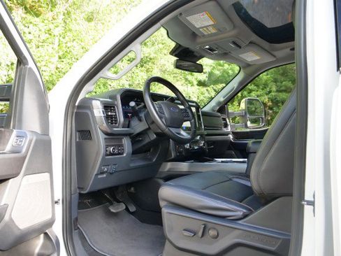Used 2025 Ford F350 Lariat w/ Lariat Ultimate Package AWD/4WD image 33