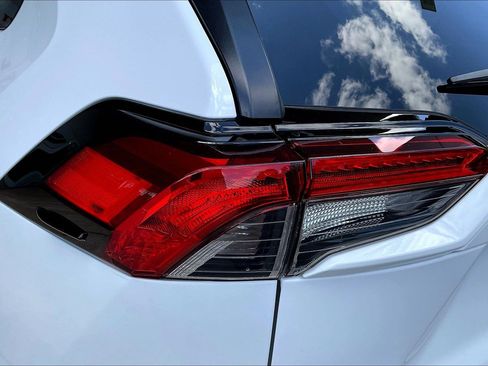 Certified 2025 Toyota RAV4 XLE FWD image 23
