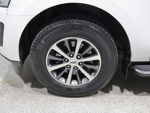 Used 2020 Ford Expedition XLT w/ Equipment Group 202A AWD/4WD image 9