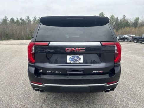 Used 2025 GMC Yukon XL AT4 AWD/4WD image 5