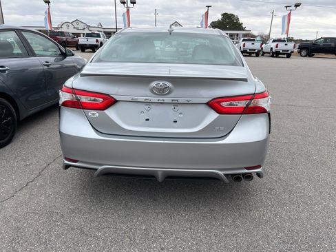 Used 2020 Toyota Camry SE image 6