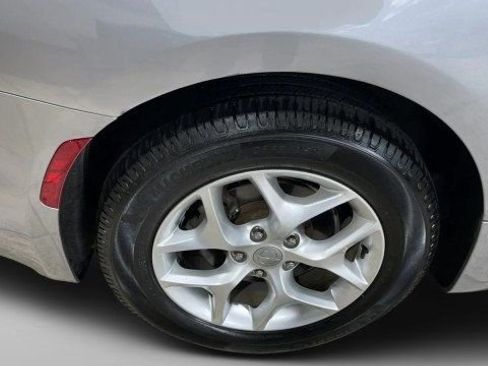 Used 2020 Chrysler Pacifica Limited image 21