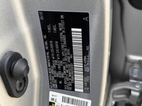 Used 2022 Toyota Highlander XLE AWD/4WD image 29