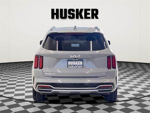 Used 2023 Kia Sorento SX image 4