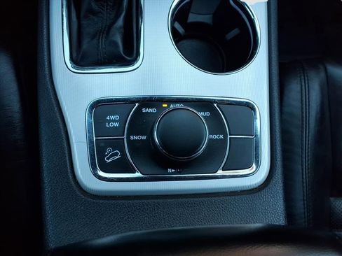 Used 2018 Jeep Grand Cherokee Limited image 25