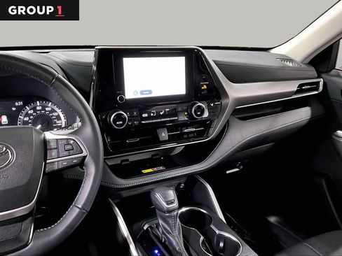 Certified 2025 Toyota Highlander XLE AWD/4WD image 7