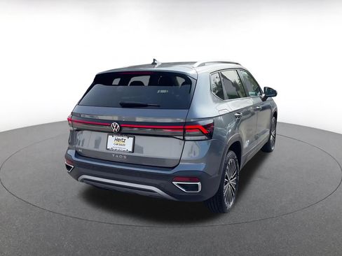 Used 2025 Volkswagen Taos SE FWD image 12