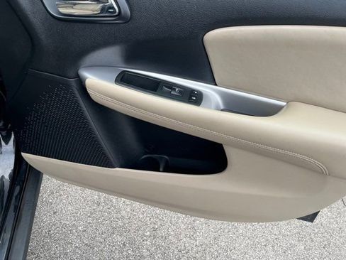 Used 2012 Dodge Journey SXT w/ Flexible Seating Group image 25