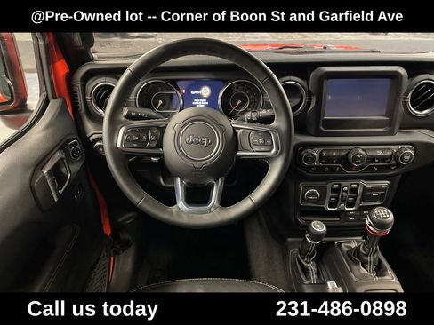 Used 2018 Jeep Wrangler Unlimited Sahara AWD/4WD image 17