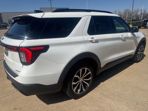 Used 2025 Ford Explorer ST-Line image 11