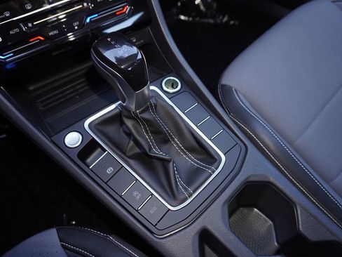 Used 2025 Volkswagen Jetta SE image 17