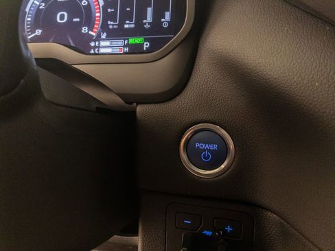 Used 2024 Toyota Tundra Limited image 25