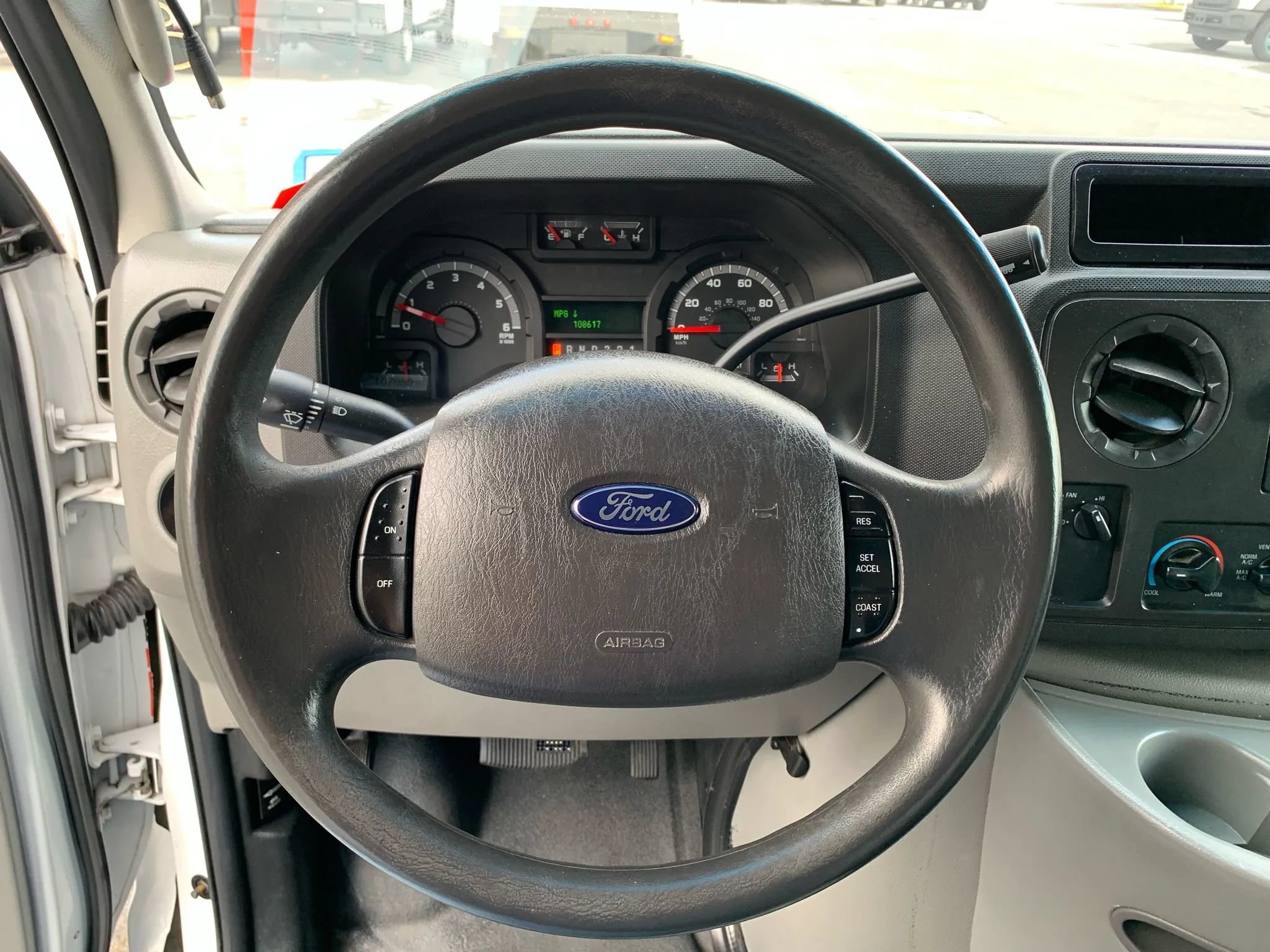 Used 2013 Ford E-450 and Econoline 450 Super Duty w/ PWR Locks & Windows Group RWD image 10