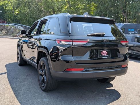 Certified 2023 Jeep Grand Cherokee Altitude image 6