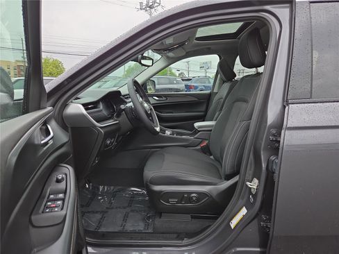Used 2023 Jeep Grand Cherokee L Laredo AWD/4WD image 12