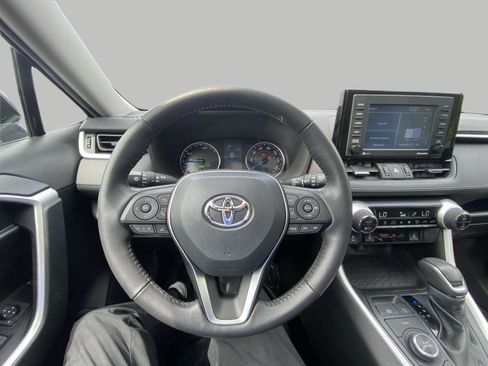 Used 2022 Toyota RAV4 XLE Premium AWD/4WD image 17