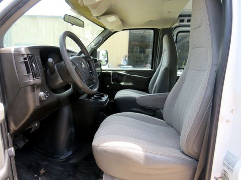 Used 2008 Chevrolet Express 1500 1500 Cargo, CLEAN TITLE. image 12
