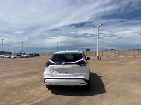 Certified 2024 Nissan Kicks S FWD image 18