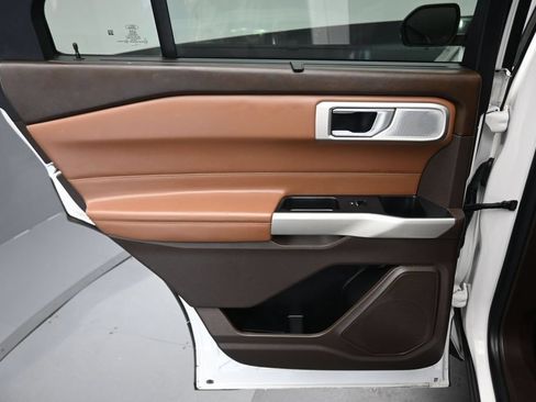 Used 2021 Ford Explorer King Ranch w/ Premium Technology Package AWD/4WD image 33