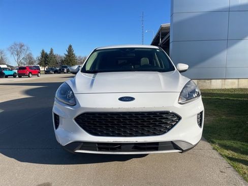 Used 2020 Ford Escape SE image 6