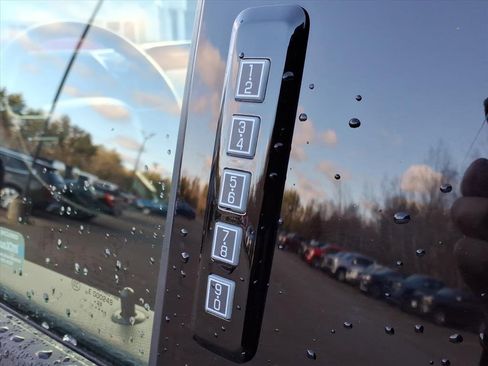 Used 2024 Ford F150 XLT w/ XLT Black Appearance Package image 12