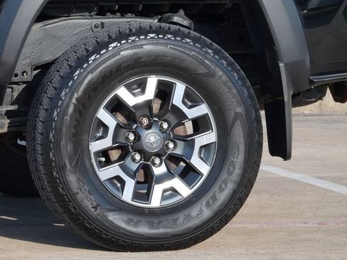 Used 2016 Toyota Tacoma TRD Off-Road AWD/4WD image 27