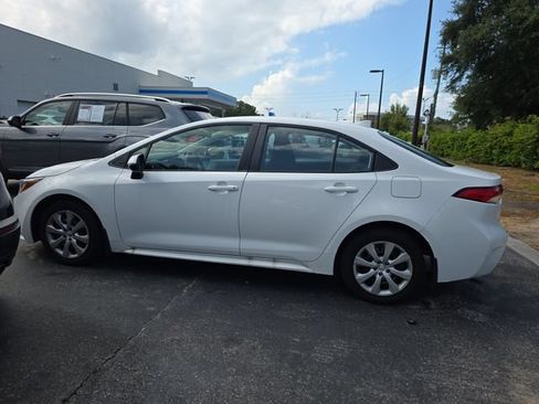 Used 2025 Toyota Corolla LE FWD image 3