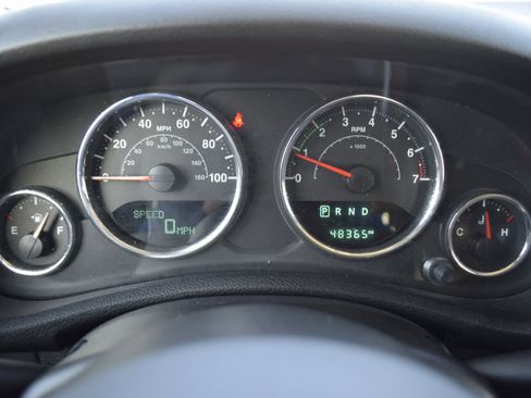 Used 2018 Jeep Wrangler Unlimited Sahara w/ Connectivity Group image 14