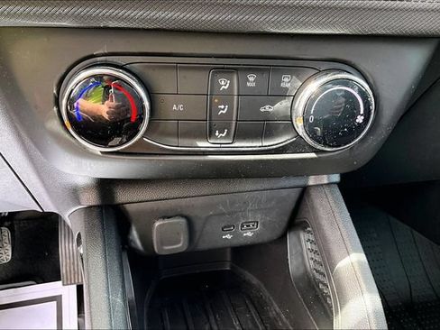 Used 2025 Chevrolet TrailBlazer LS w/ LS Convenience Package AWD/4WD image 32