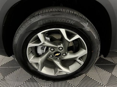 Used 2025 Chevrolet Trax LT w/ LT Convenience Package image 12