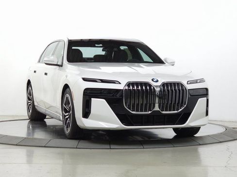 New 2025 BMW 740i xDrive image 1