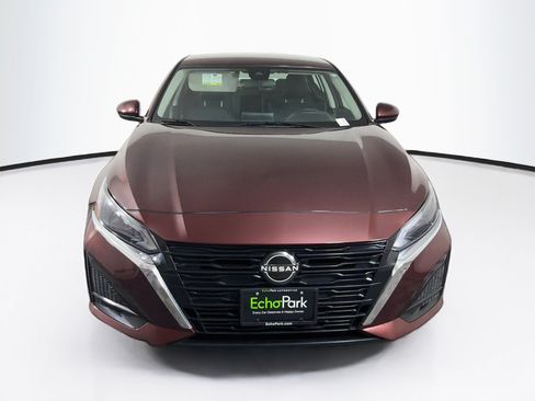 Used 2023 Nissan Altima 2.5 SV FWD image 2