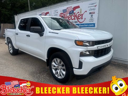 Used 2022 Chevrolet Silverado 1500 Custom w/ Safety Confidence Package AWD/4WD image 1