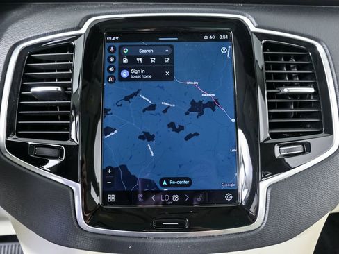 Used 2024 Volvo XC90 B6 Plus w/ Protection Package Premier image 17