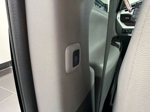 Used 2020 Toyota Sienna XLE Premium FWD image 30