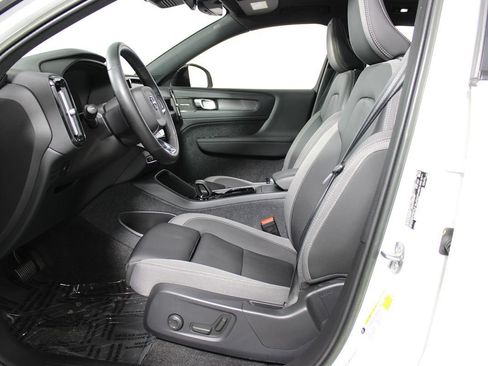 Used 2023 Volvo XC40 Recharge Ultimate AWD/4WD image 7