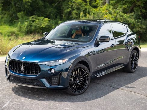 Used 2024 Maserati Levante Trofeo AWD/4WD image 2