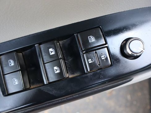 Used 2017 Toyota Highlander Plus w/ Carpet Mat Package AWD/4WD image 29
