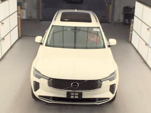 Used 2025 Volvo XC90 B5 Plus AWD/4WD image 2