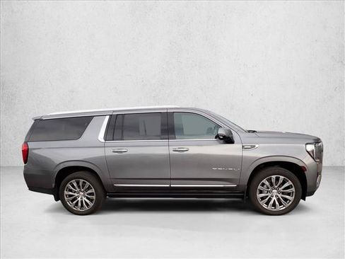Used 2021 GMC Yukon XL Denali w/ Denali Premium Package AWD/4WD image 4