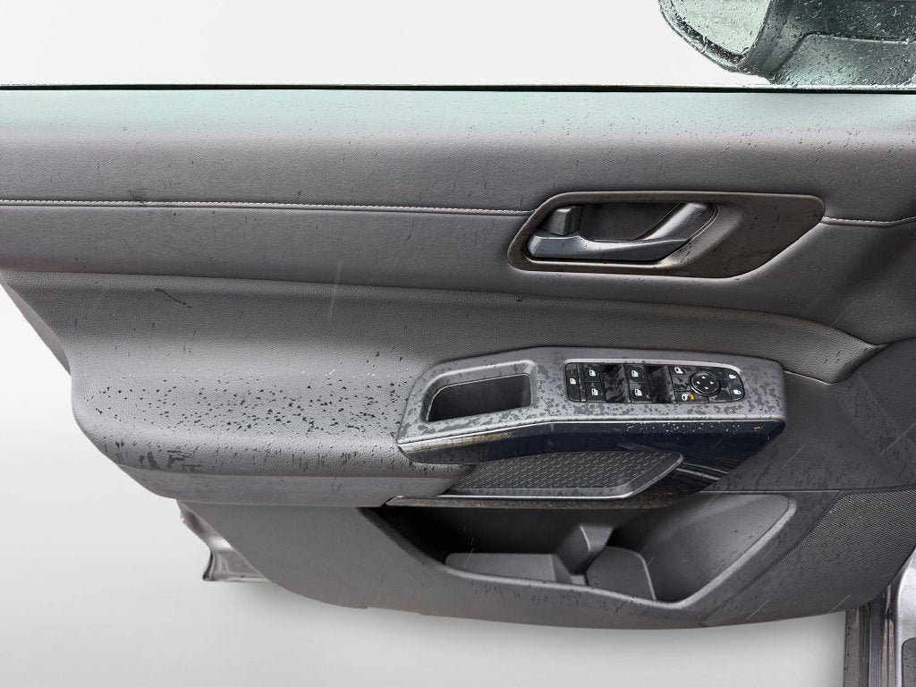 Used 2026 Nissan Pathfinder SV AWD/4WD image 17
