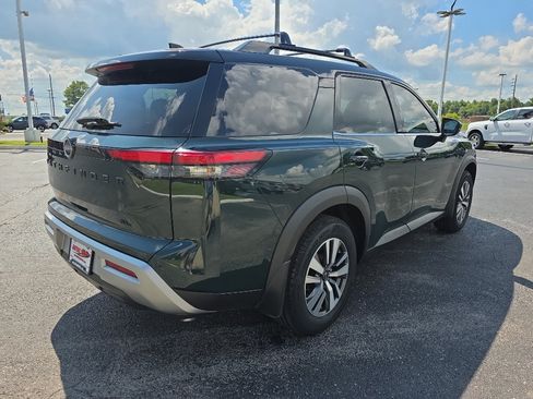 Used 2023 Nissan Pathfinder SL w/ Lighting Package (N92) FWD image 6