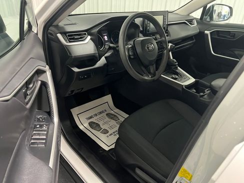 Used 2019 Toyota RAV4 LE image 2